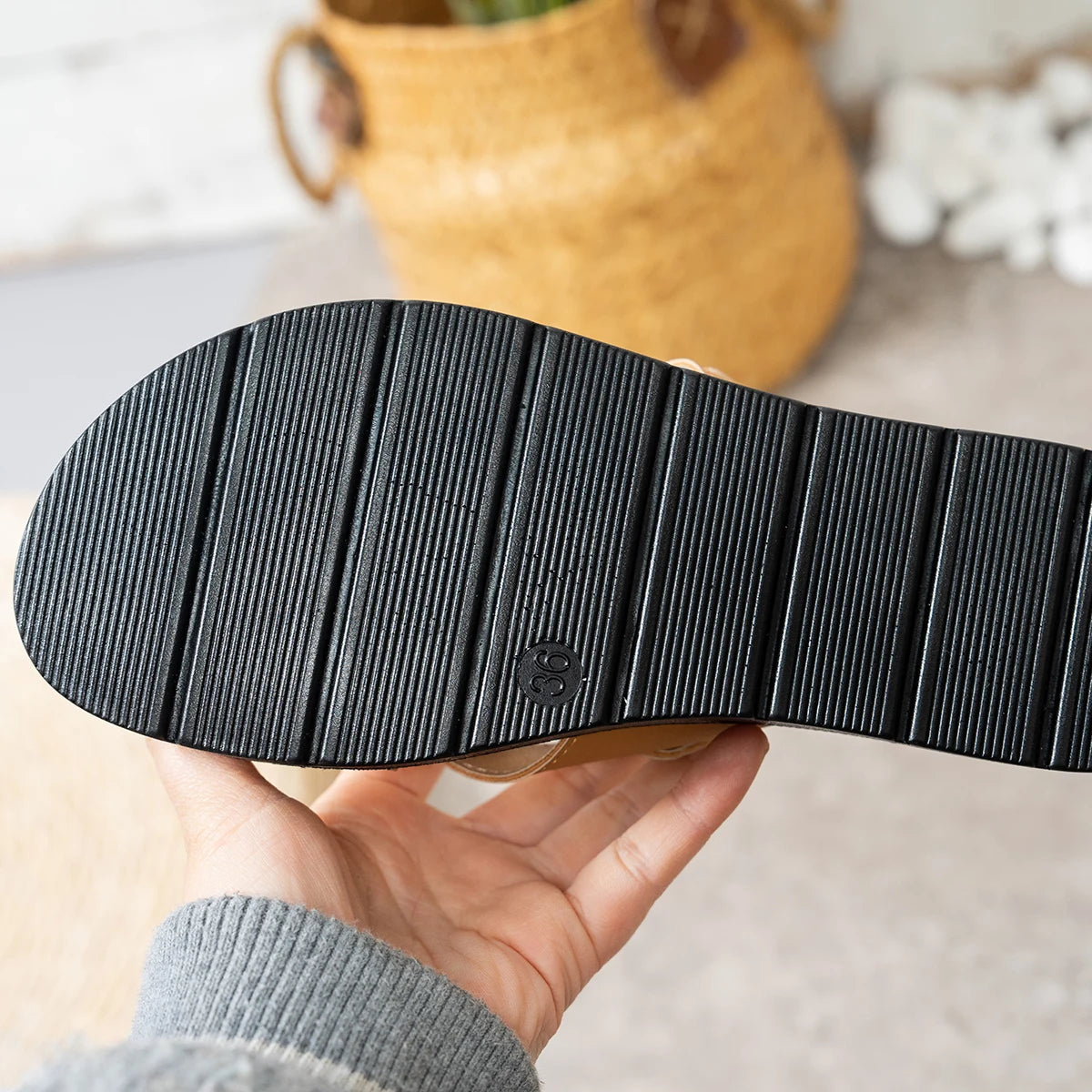 AURELIA CHAIN SLIDES