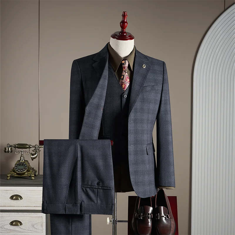 VÉRITÉ CHECKERED 3-PIECE SUIT